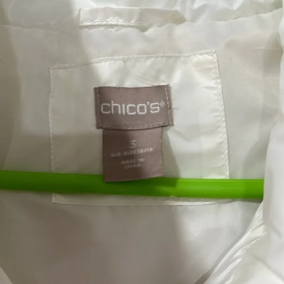 Chicos white lace puffer jacket with hood size 3 - Picture 3 of 5